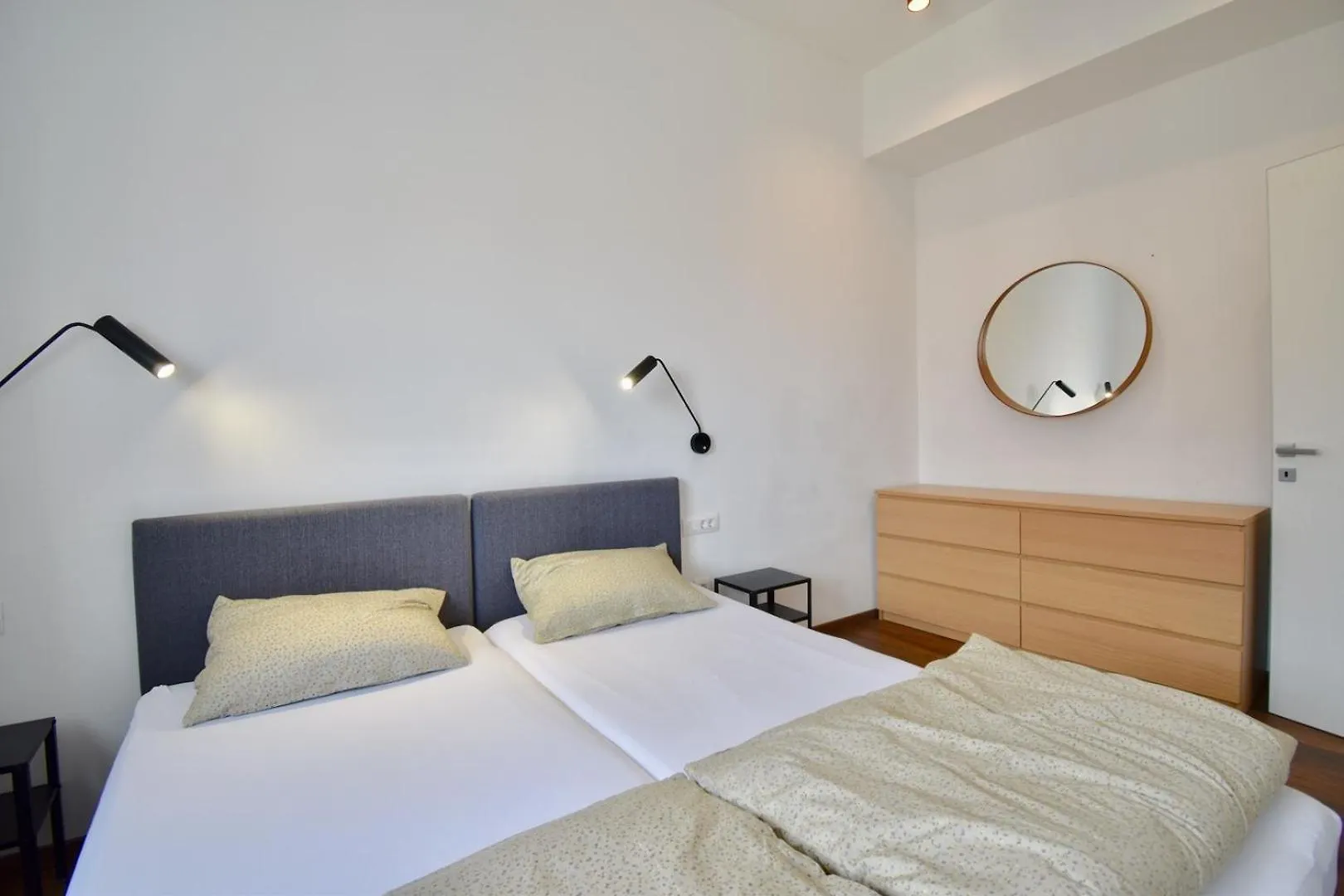Modern Apartment With 2 Bedrooms Near Arena PUY
